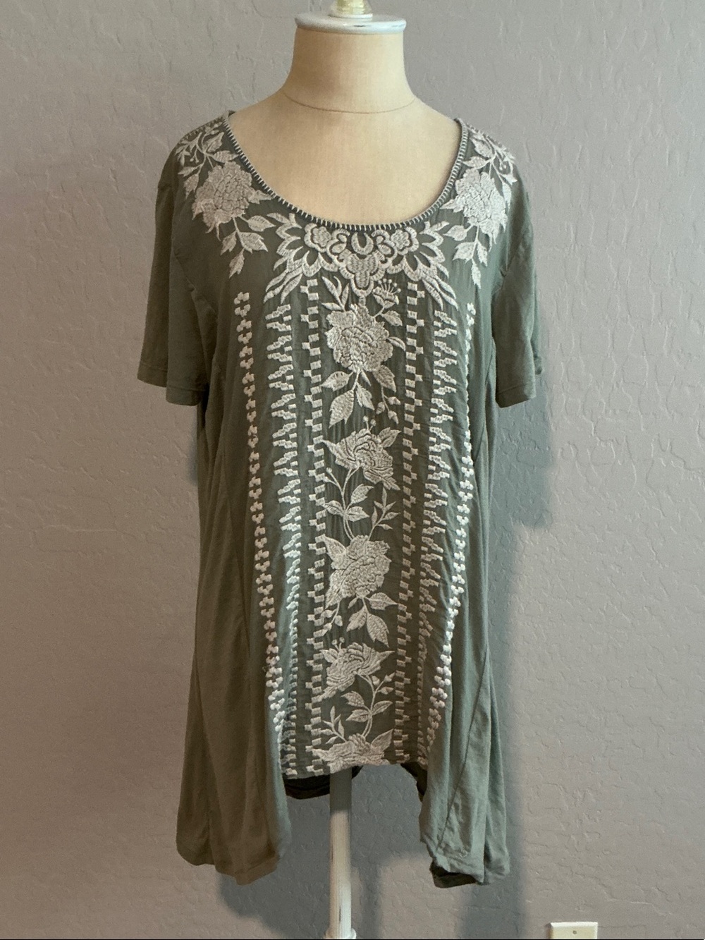 Johnny Was Olive Short Sleeve Scoop Neck Tunic with White Floral Embroidery